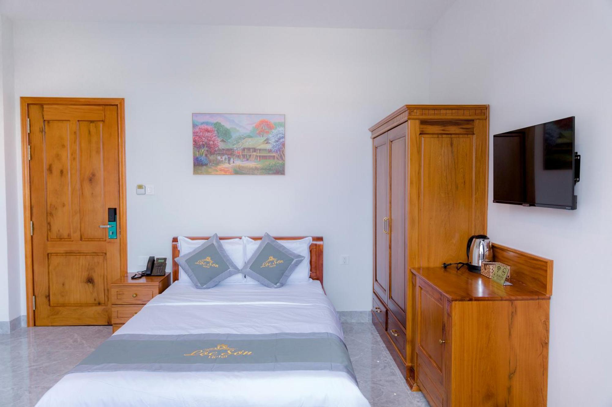 Loc Son Hotel Буонметхуот Экстерьер фото