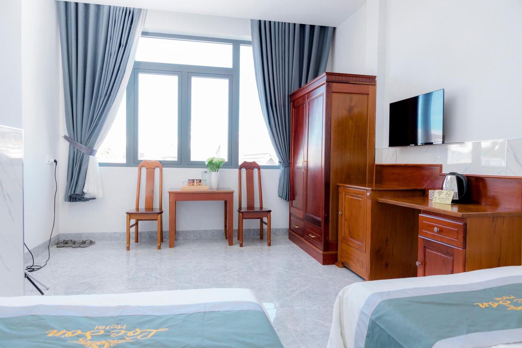 Loc Son Hotel Буонметхуот Экстерьер фото
