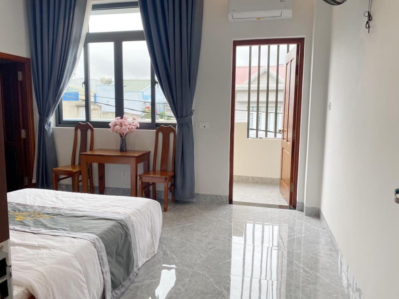 Loc Son Hotel Буонметхуот Экстерьер фото