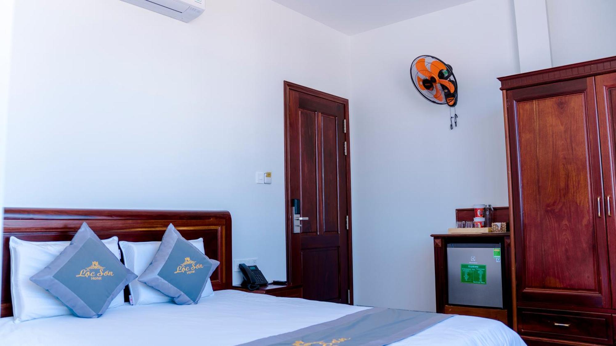 Loc Son Hotel Буонметхуот Экстерьер фото