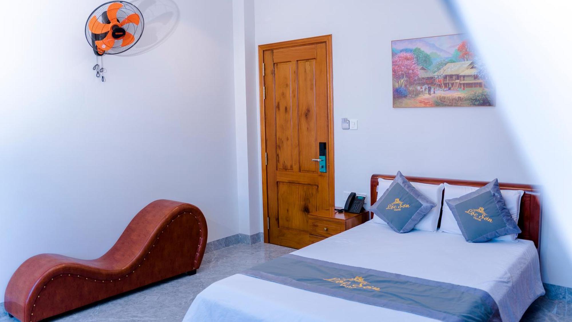 Loc Son Hotel Буонметхуот Экстерьер фото