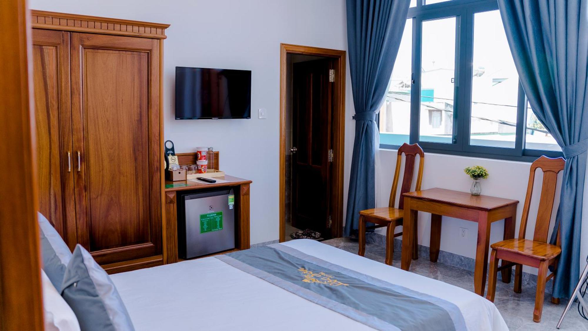 Loc Son Hotel Буонметхуот Экстерьер фото